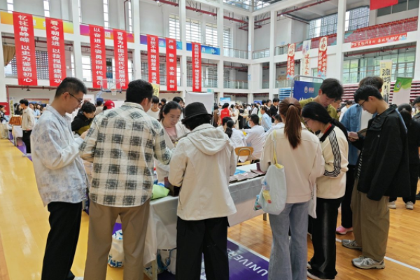 中医文化&ldquo;火&rdquo;出圈，青春校园进活力&mdash;&mdash;&ldquo;医校同心护青春，健康赋能向未来&rdquo;主题活动走进青岛理工大学