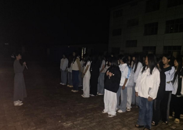 夜间演练筑防线 安全护航住校生——江西信丰县九渡中学开展住校生应急疏散演练