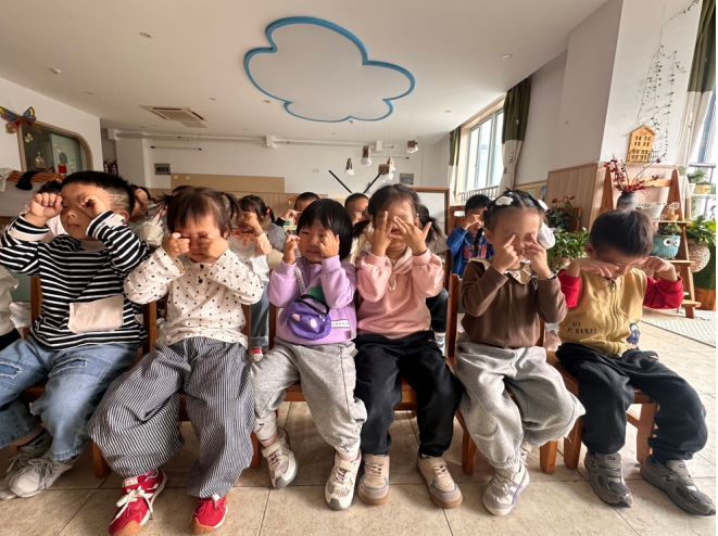 户外沐光护明眸 同心守护 “视” 界未来——江苏如东县青少年宫附属幼儿园做实幼儿近视防控